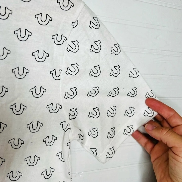 True Religion Boys Monogram Logo T-Shirt White Size L Graphic Print - Picture 7 of 13